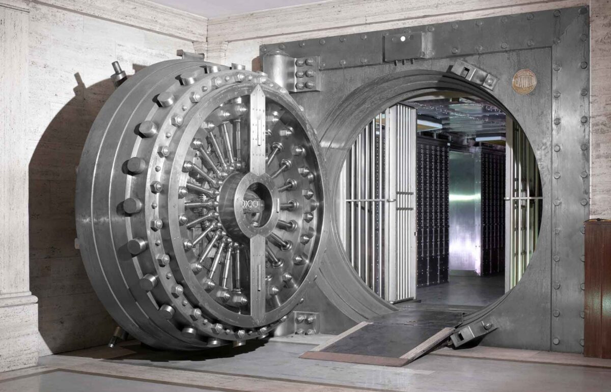 Anon Vault vs. Traditional Cloud Storage