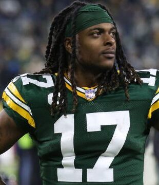 davante adams takes a swipe at the bears.