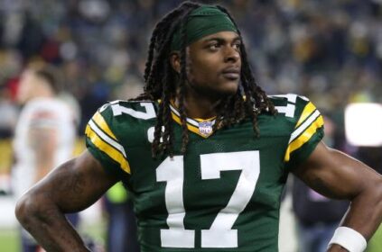 davante adams takes a swipe at the bears.